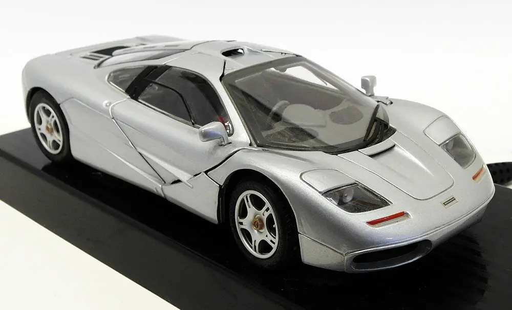 Maisto 1/18 Scale Model Car 31810 - 1993 Mclaren F1 - Silver 2