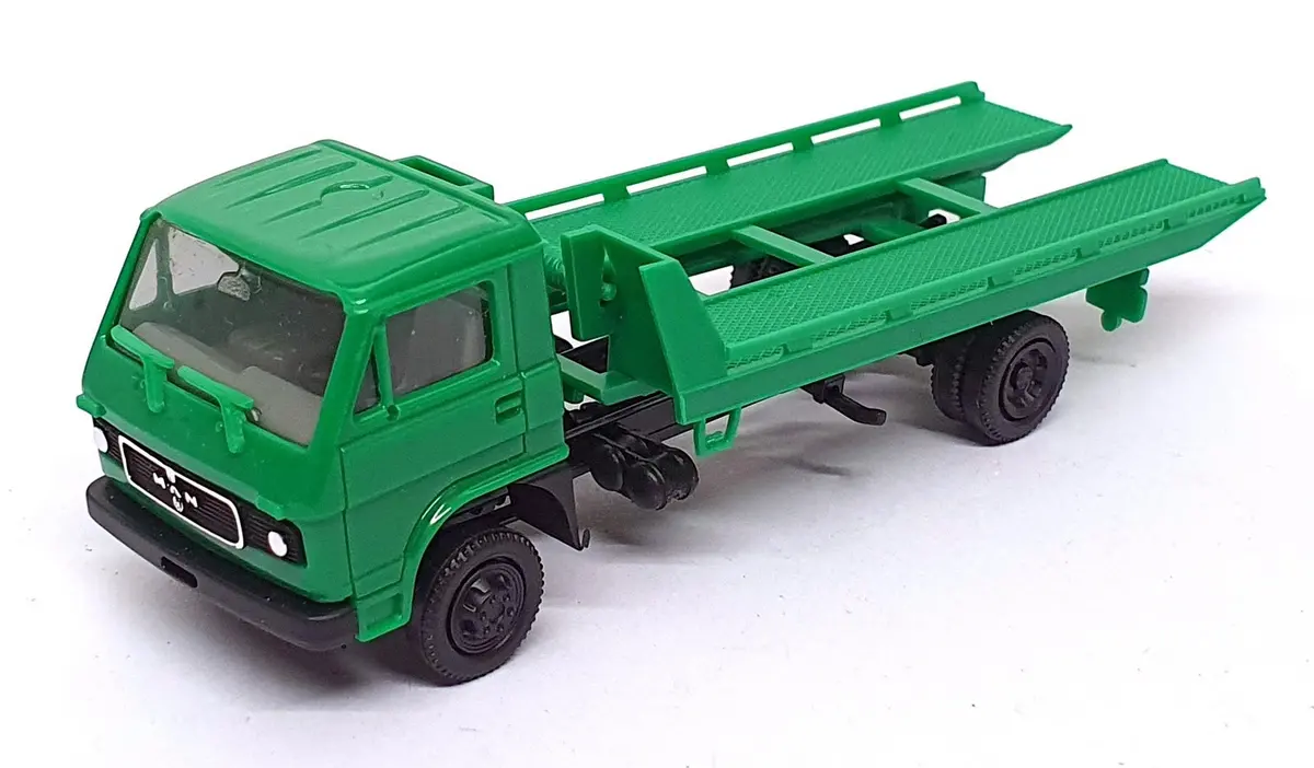 Herpa 1/87 Scale 817 500 - Man Car Transporter Truck - Green 1
