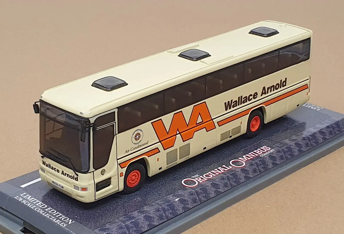 Corgi 1/76 Scale Om43301 - Plaxton Premier Coach Wallace Arnold - Cream 1