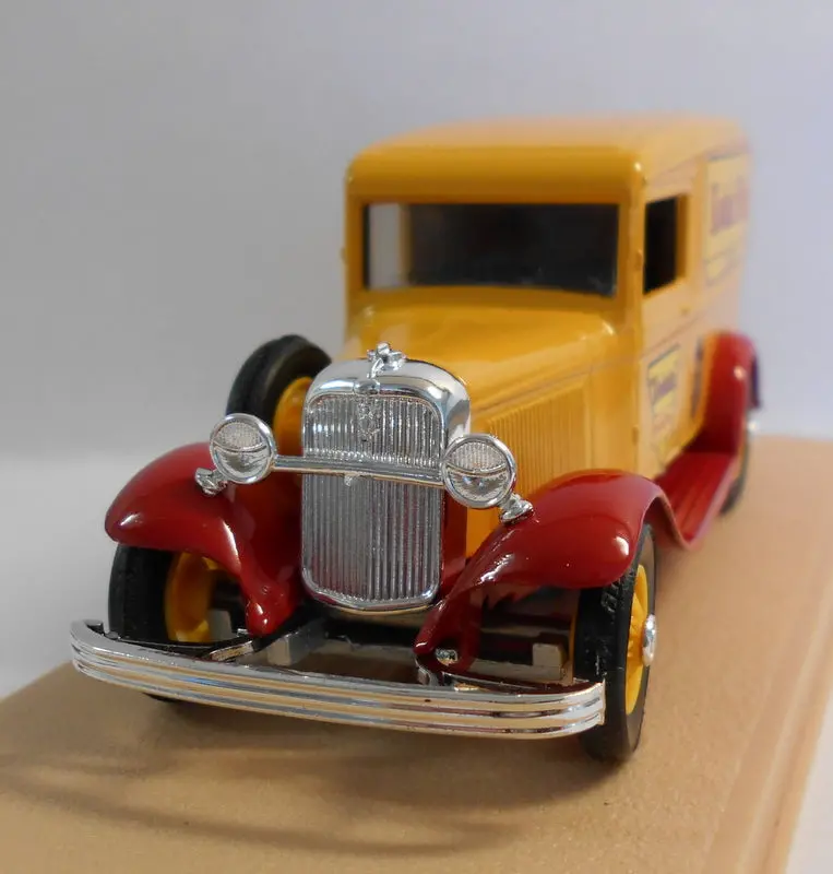 Eligor 1/43 Scale Diecast Model 1182 Kodak Film Van Yellow 1