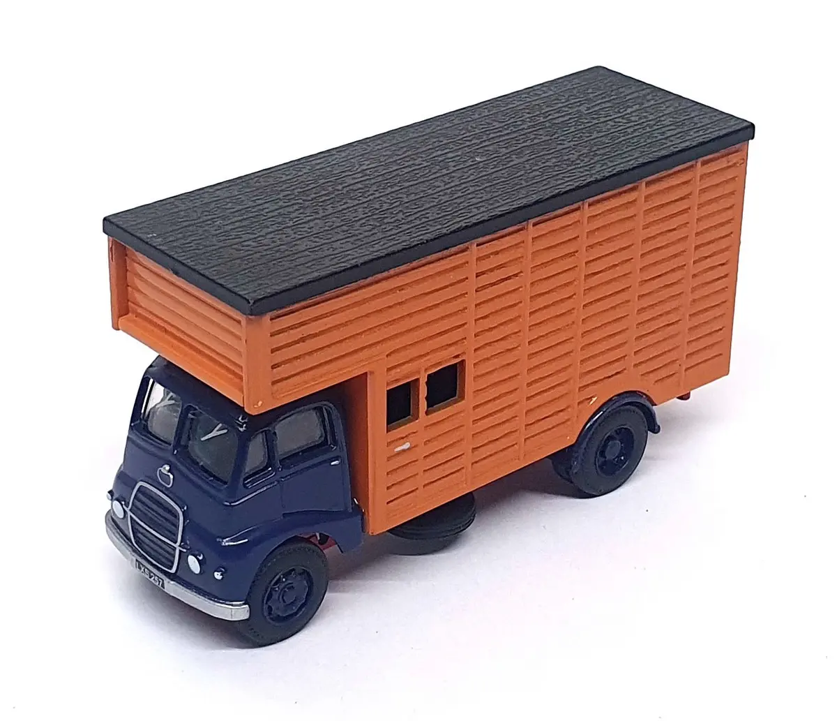 Base Toys 1/76 Scale Gw-X10 - Guy Warrior Horsebox Truck - Blue/Tan 1