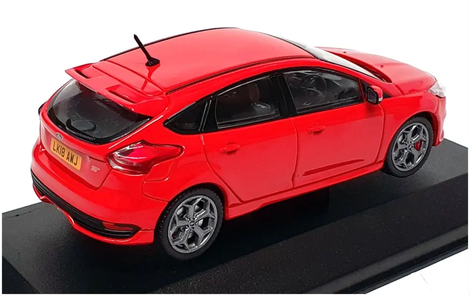 Vanguards 1/43 Scale Va15303 - Ford Focus Mk3 St-3 - Race Red 2