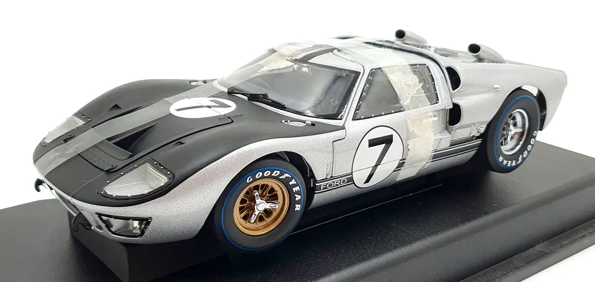 Shelby Collectibles 1/18 Scale Diecast 06922S - Ford Gt40 1966 Mk Ii - Silver 1