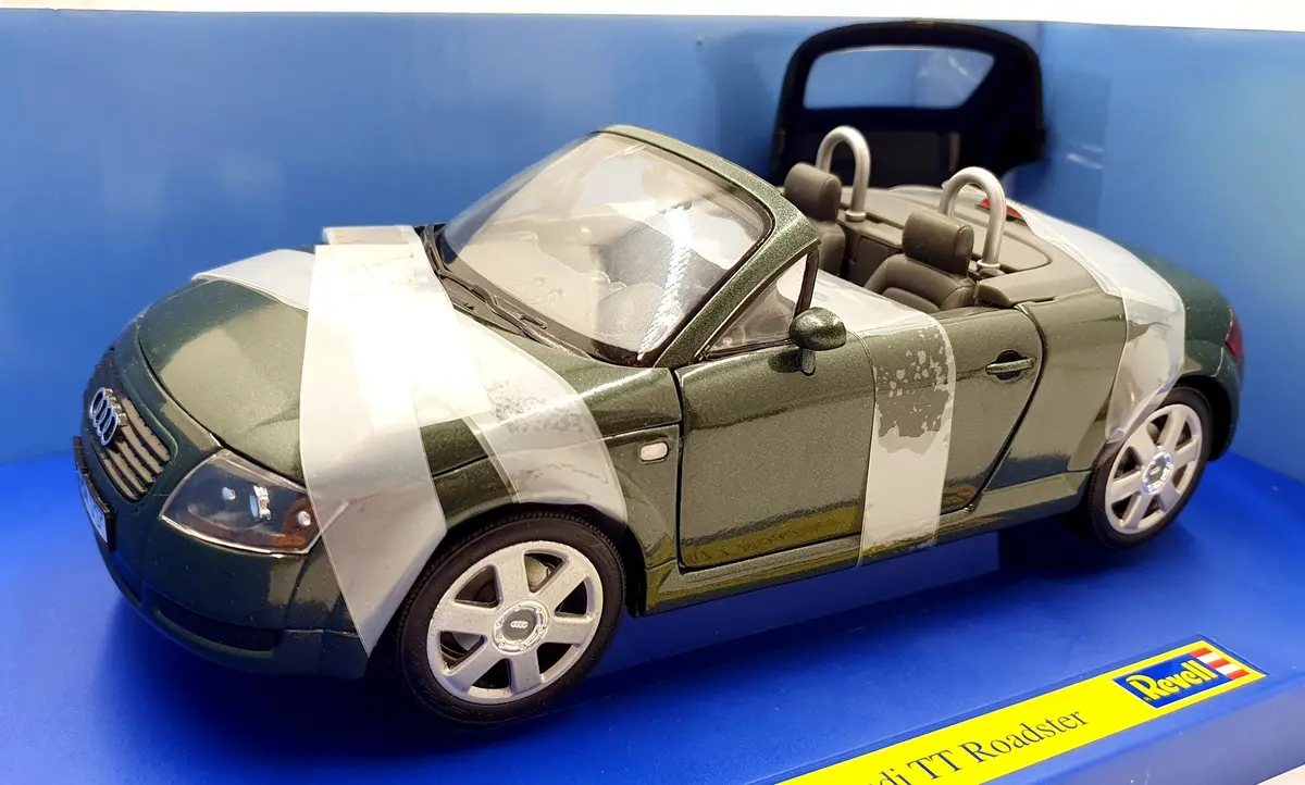 Revell 1/18 Scale Diecast 08979 - Audi Tt Roadster - Green 1