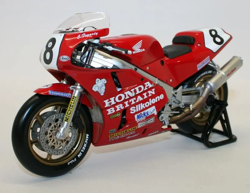 Univ Hobbies 1/12 Scale Metal Model Uh4822 Honda Rc30 Carl Fogarty 1990 Iom Win 1