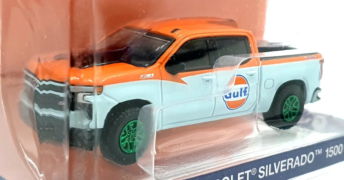 Greenlight 1/64 Scale 41145-F - 2023 Chevrolet Silverado 1500 Truck - Chase 2