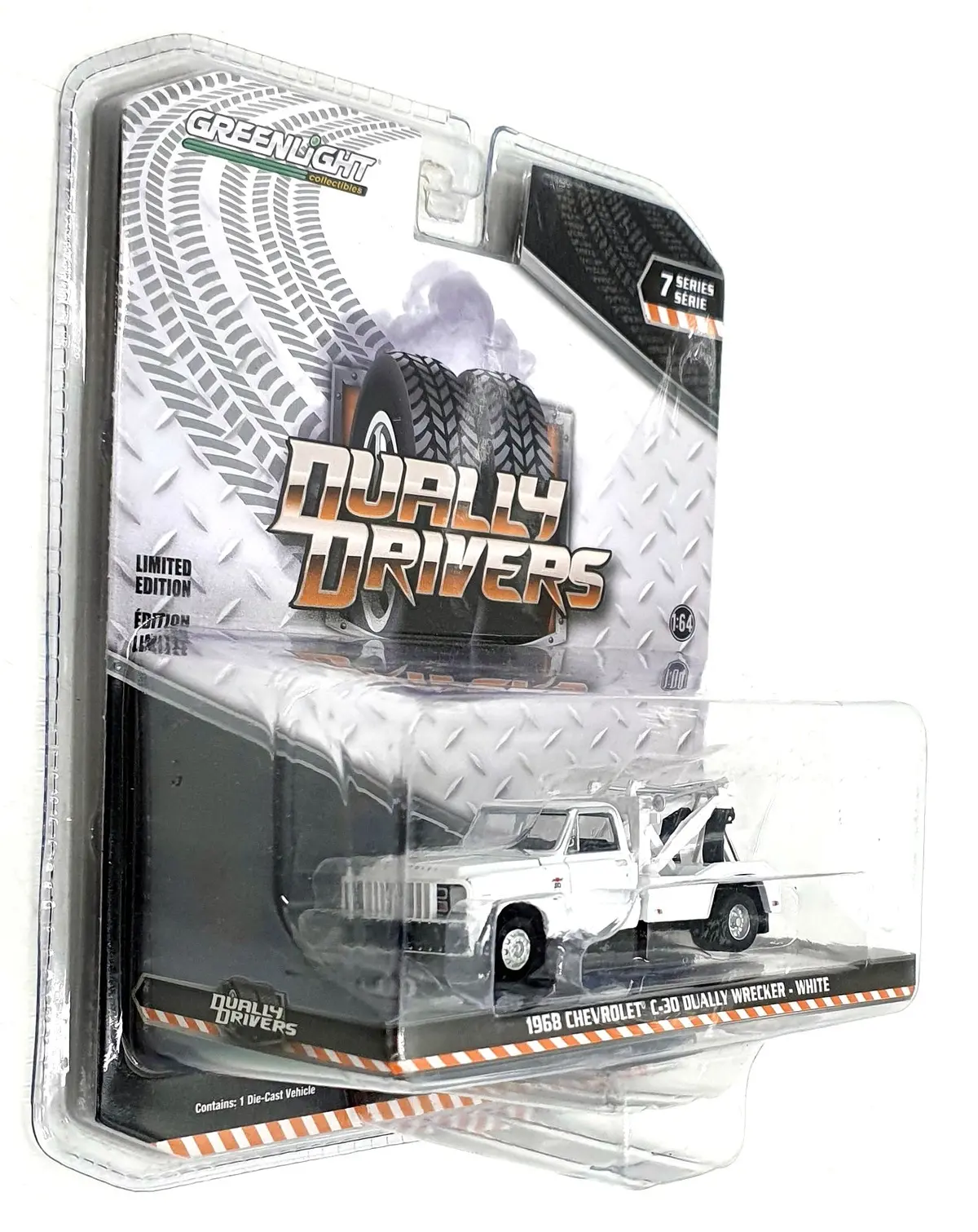 Greenlight 1/64 Scale 46070-A - 1968 Chevrolet C-30 Dually Wrecker 1