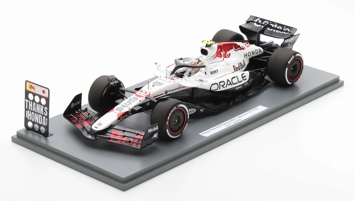 1:18Th Red Bull Racing Rb21 Yuki Tsunoda Japan Gp 2025 W/ Pit Board 1