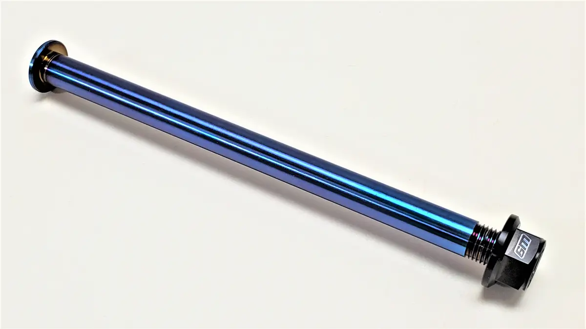 Warp9 Titanium Rear Axle With Nut 1