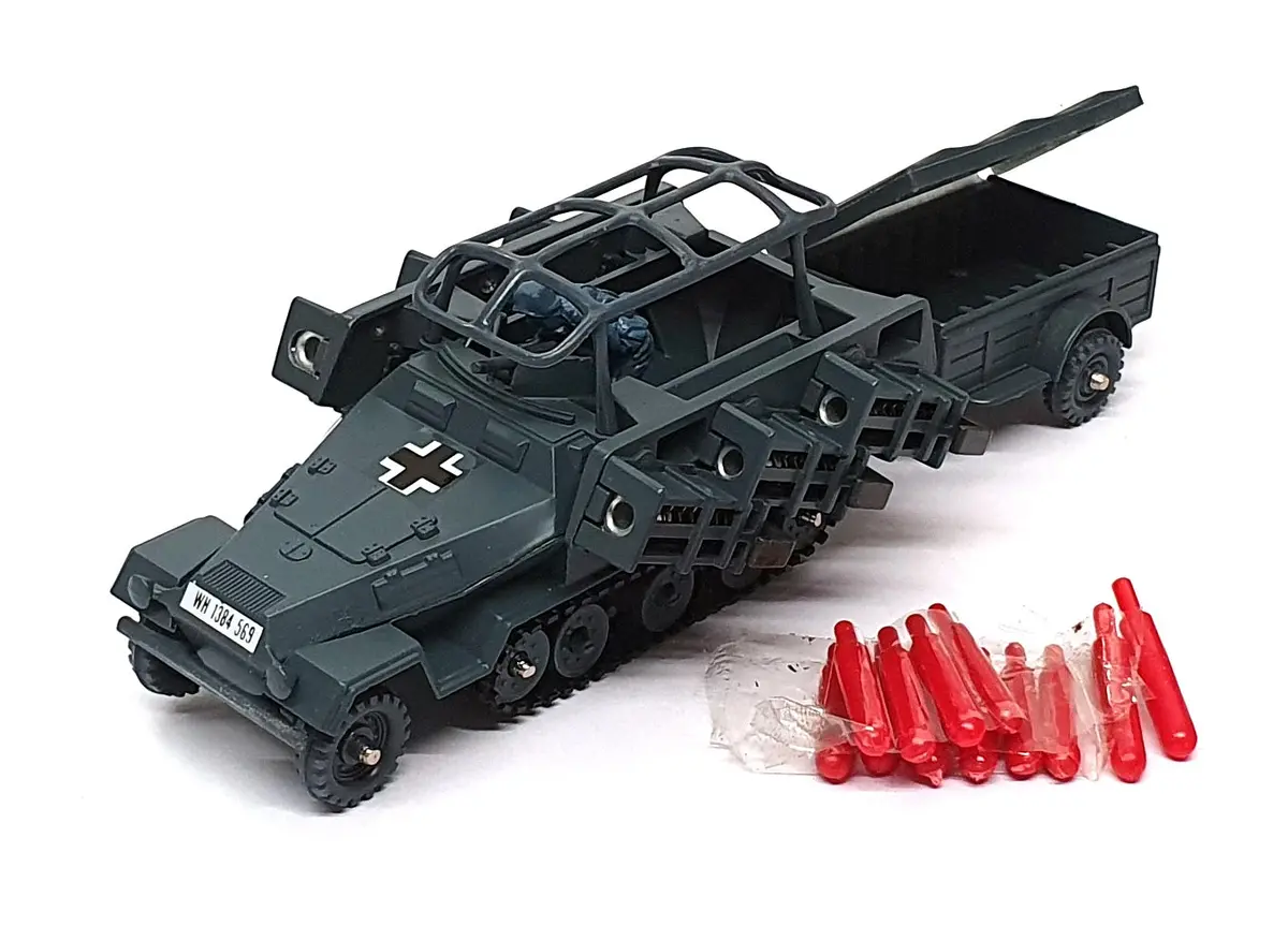Corgi Diecast 907 - German Semi Track Hanomag Sdkfz 251/1 Rocket Launcher 1