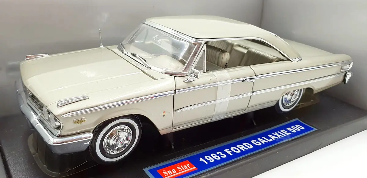 Sun Star 1/18 Scale Diecast 1461 - 1963 Ford Galaxie 500 - Silver 1