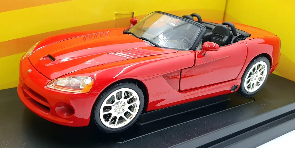 Ertl 1/18 Scale Diecast 33084 - Dodge Viper Srt-10 - Red 1