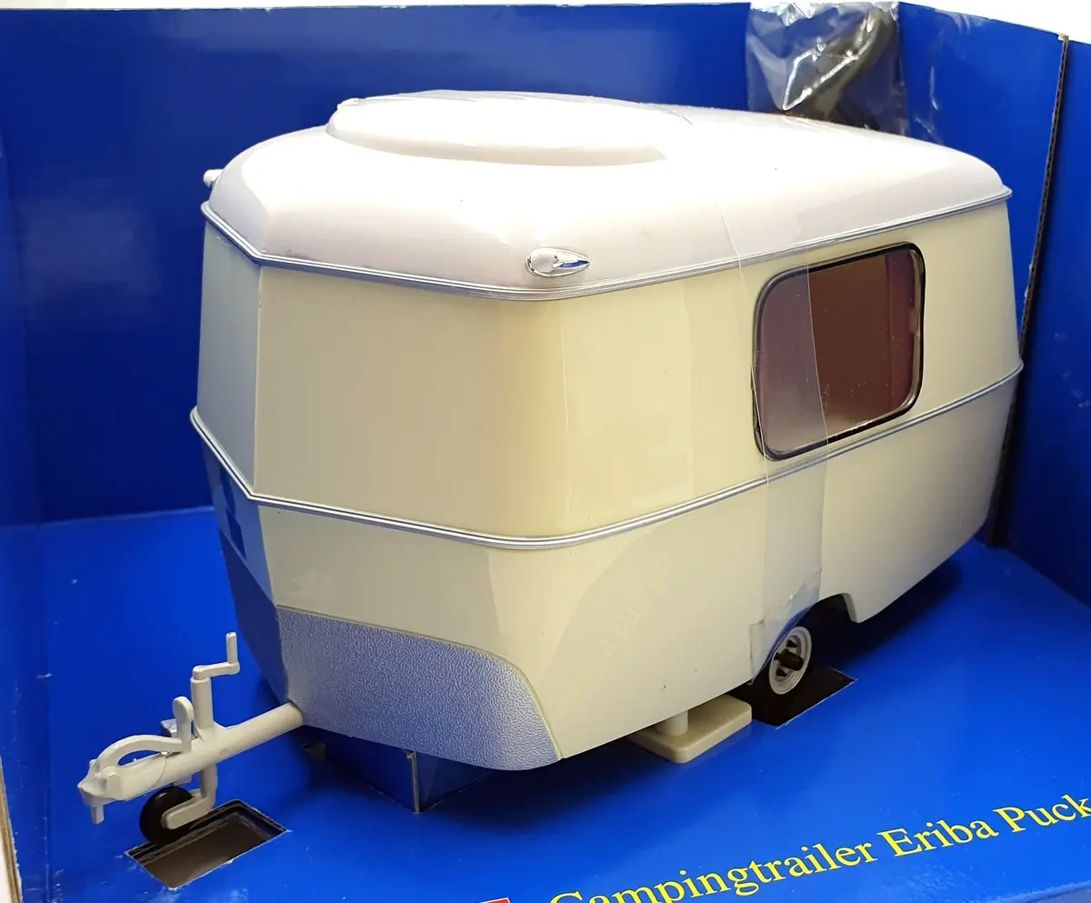 Revell 1/18 Scale Diecast 08482 - Campingtrailer Eriba Puck Caravan - Cream 1