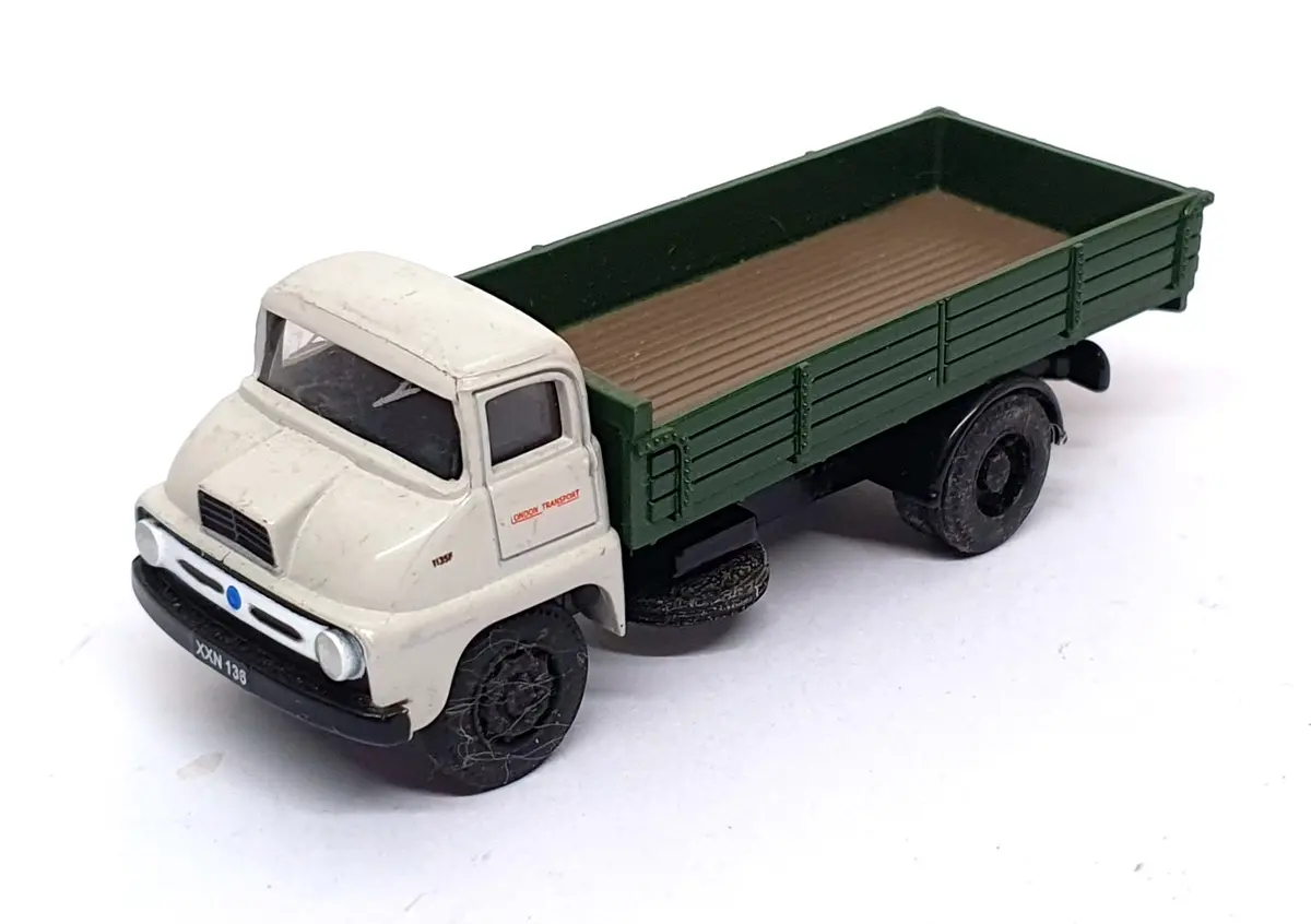Base Toys 1/76 Scale D-10 - Thames Trader Dropside London Transport - Grey/Green 1