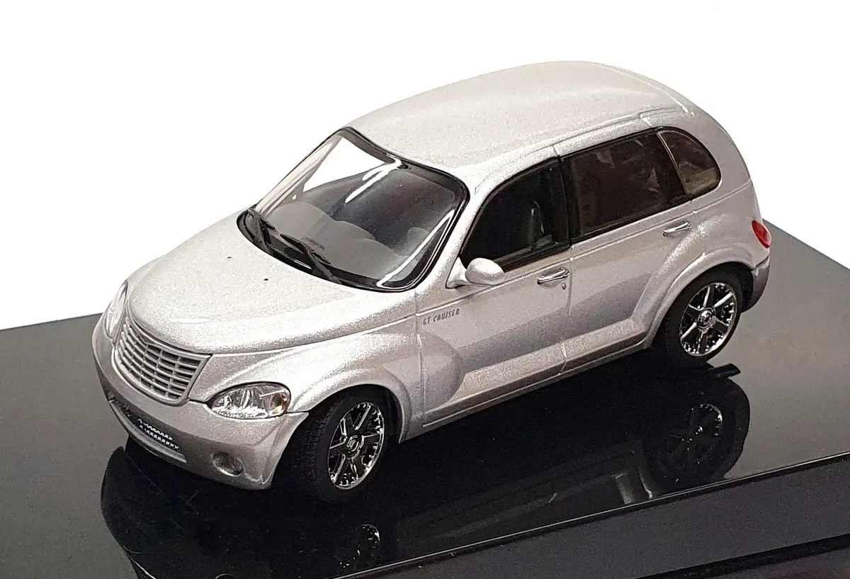 Autoart 1/43 Scale Diecast 51521 - Chrysler Gt Cruiser - Silver 1