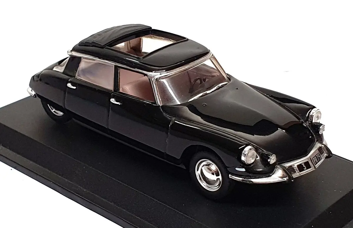Altaya 1/43 Scale 310326C - Citroen Ds 19 General De Gaulle - Black 2