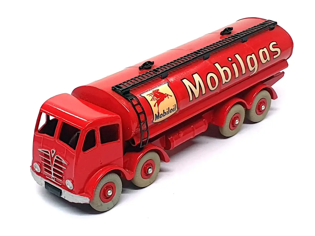 Dinky Toys Original Diecast 941 - Foden 14T. Tanker Truck Mobilgas - Red 1