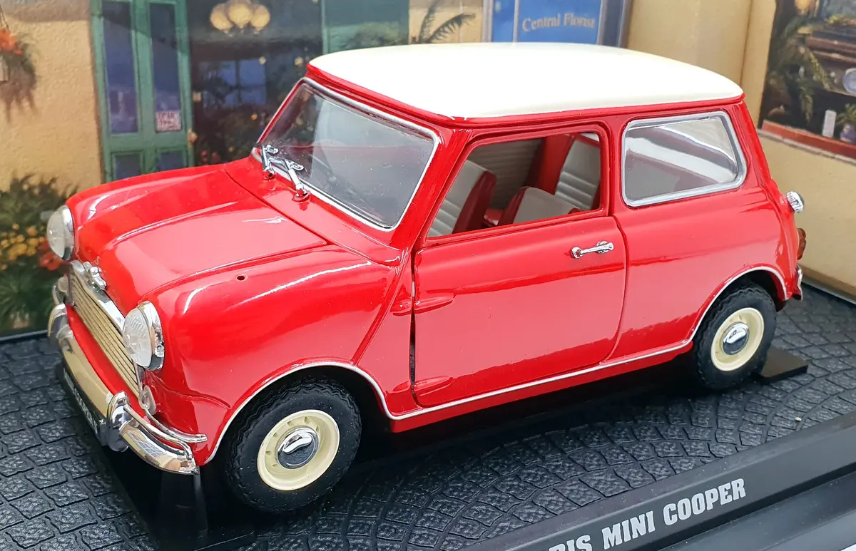 Kyosho 1/18 Scale Diecast 08101R - Morris Mini Cooper 1275 S - Red/White 1