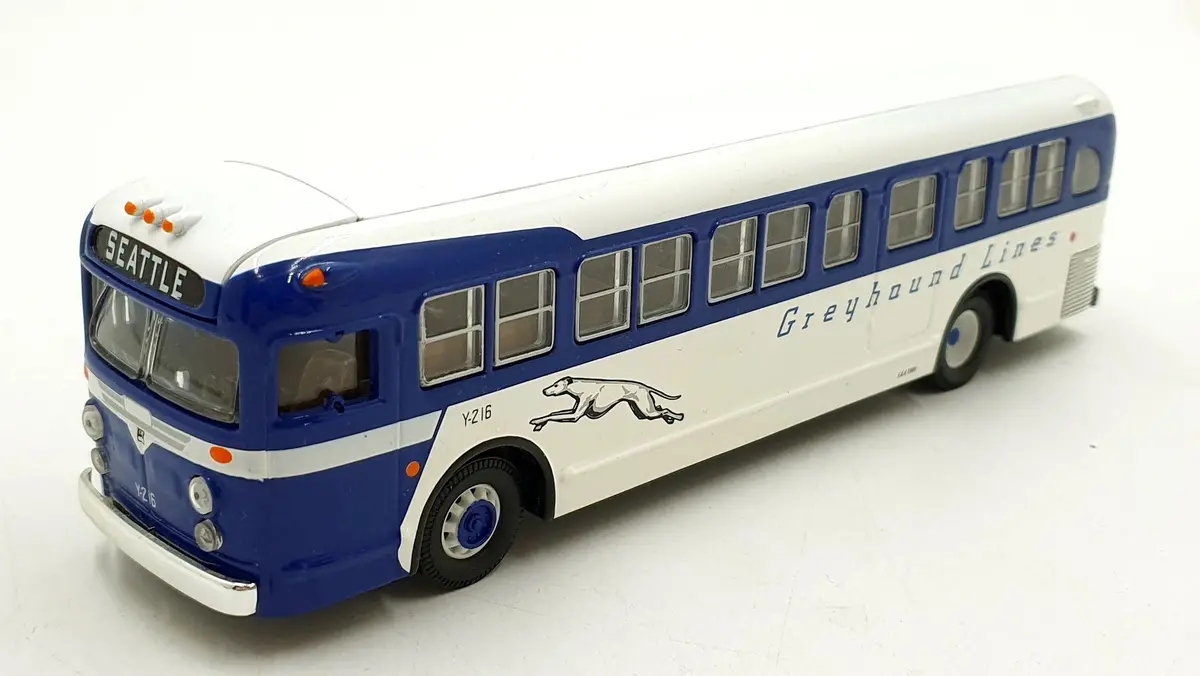 Corgi 1/50 Scale Diecast 54202 - Northwest Greyhound Lines Gm 4515 1
