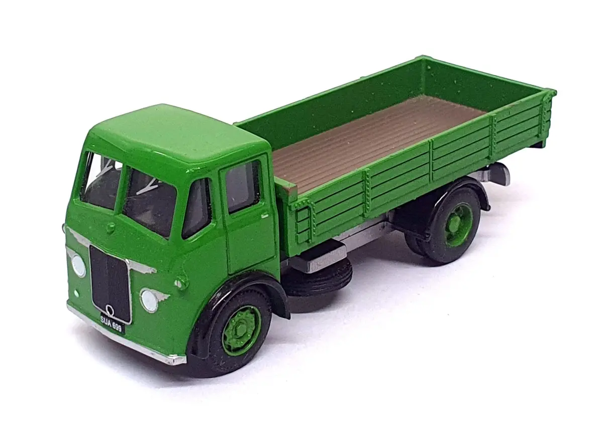 Base Toys 1/76 Scale D-13 - Leyland Box Van West Riding Parcels - Green 1