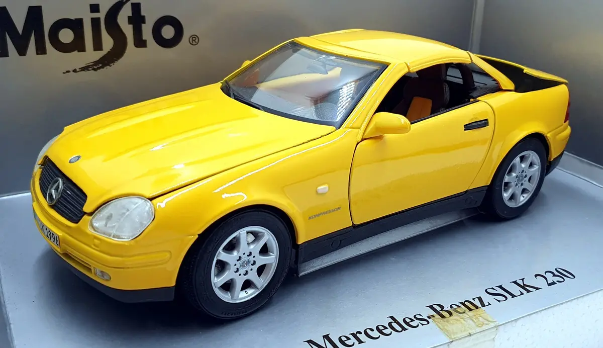 Maisto 1/18 Scale Diecast 31838 - Mercedes Benz Slk 230 1996 - Yellow 1