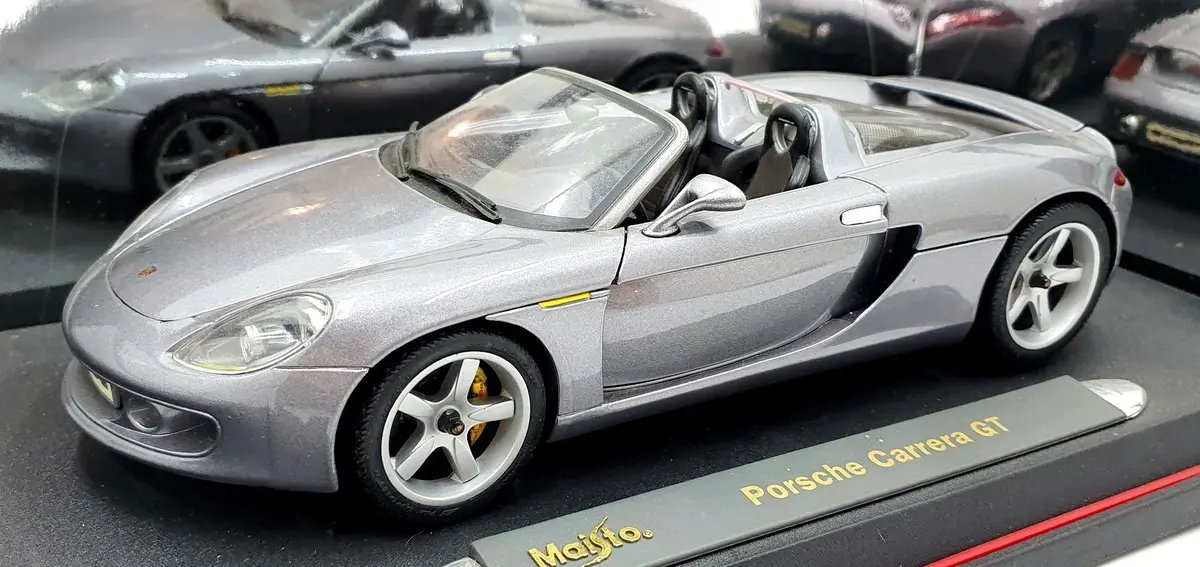 Maisto 1/18 Scale Diecast 36622 - Porsche Carrera Gt - Metallic Grey 1