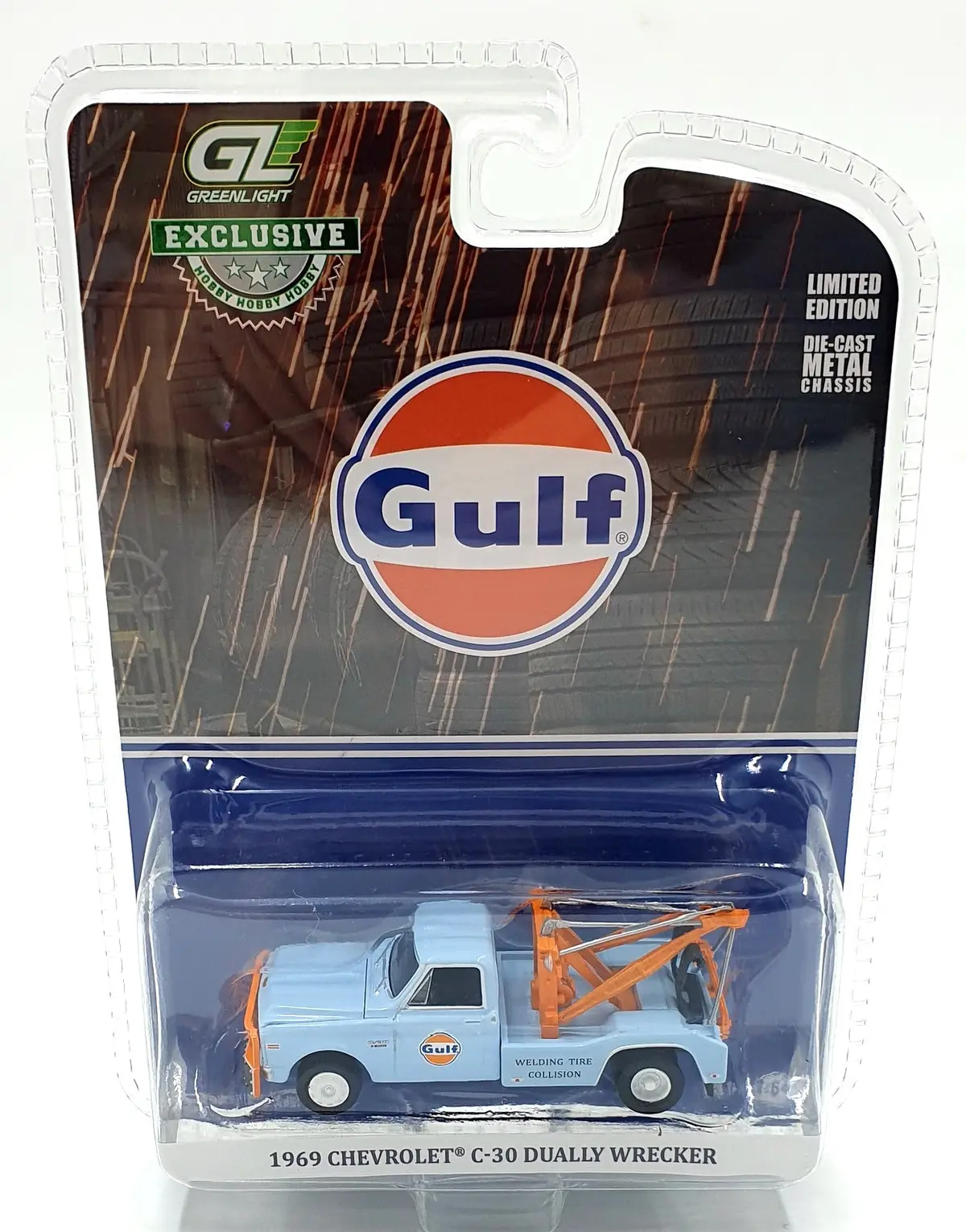Greenlight 1/64 Scale 30275 - 1969 Chevrolet C-30 Dually Wrecker - Gulf 1