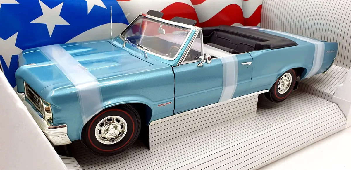 Ertl 1/12 Scale 7308 - 1964 Pontiac Gto Convertible - Metallic Lt Blue 1