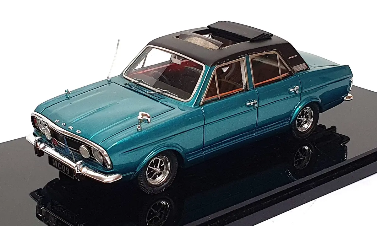British Heritage Models 1/43 Scale Mc09 - 1970 Ford Cortina 1600E S2 - Met Green 1