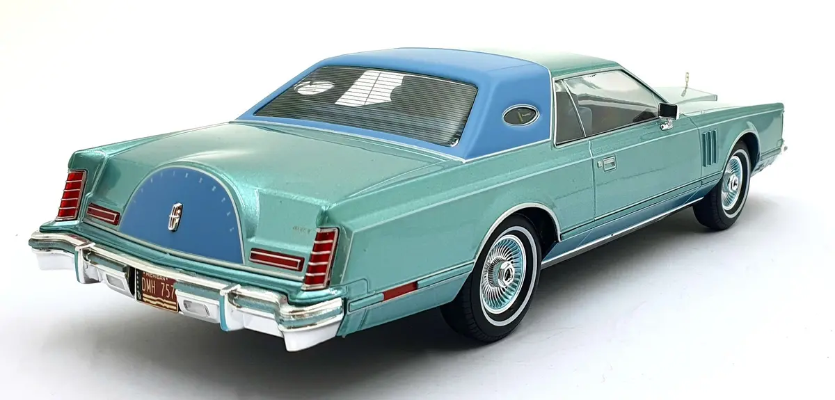 Mcg 1/18 Scale Diecast Mcg18369 - Lincoln Continental Mark V - Met. Blue 2