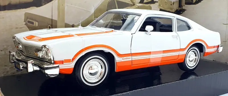 Motor Max 1/24 Scale 79043 - 1974 Ford Maverick Grabber - White/Orange 1