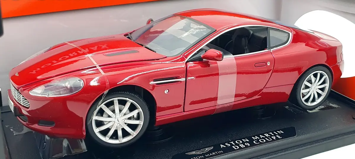 Motormax 1/18 Scale Diecast - 73174 Aston Martin Db9 Coupe - Red 1