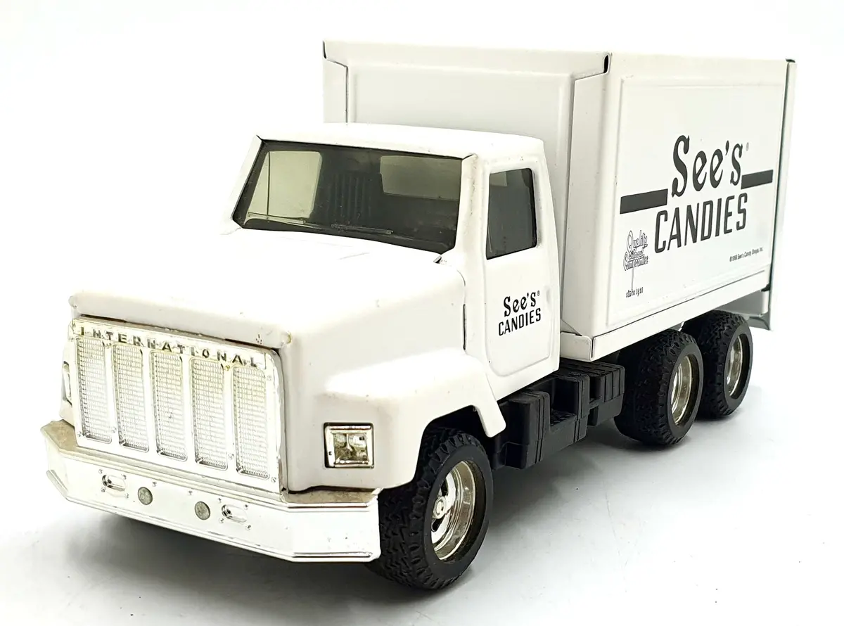 Ertl 10Cms Long 3346 - International See's Candies Delivery Truck - White 1