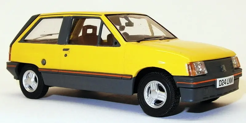 Vanguards 1/43 Scale Model Car Va11404 - Vauxhall Nova 1.3 Sr - Jamaica Yellow 2