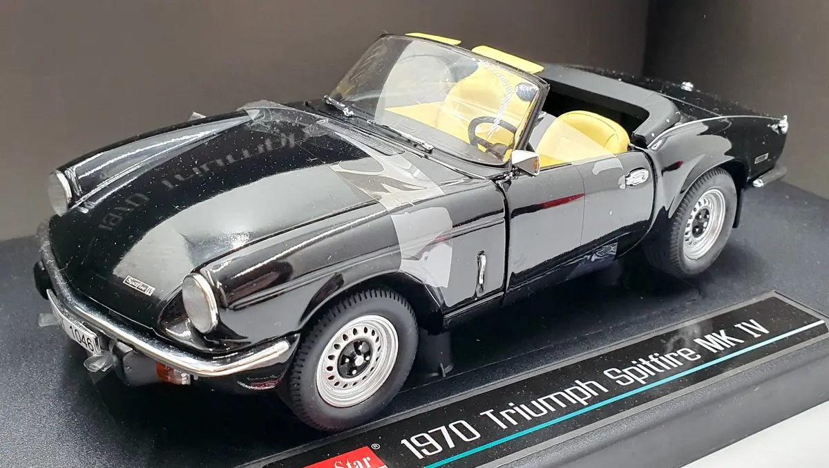 Sun Star 1/18 Scale Diecast 1046 - 1970 Triumph Spitfire Mk Iv - Black 1