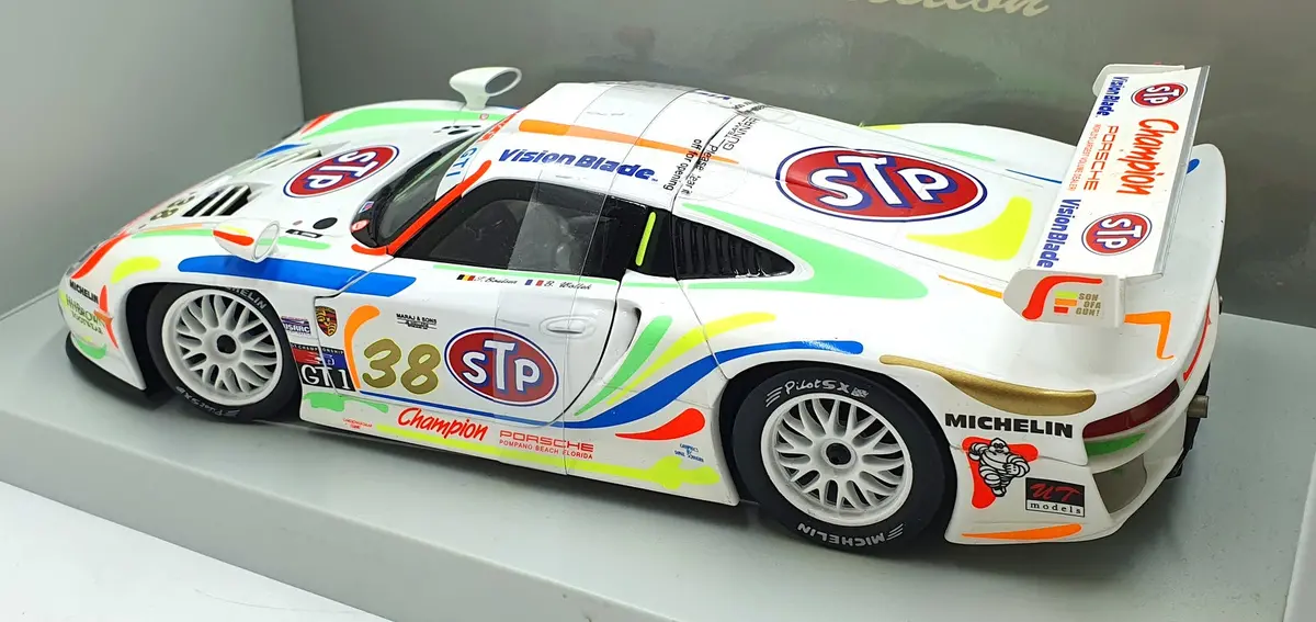 Ut 1/18 Scale Diecast 39817 - 1998 Porsche 911 Gt1 J. Boutsen/R. Kelleners Stp 2