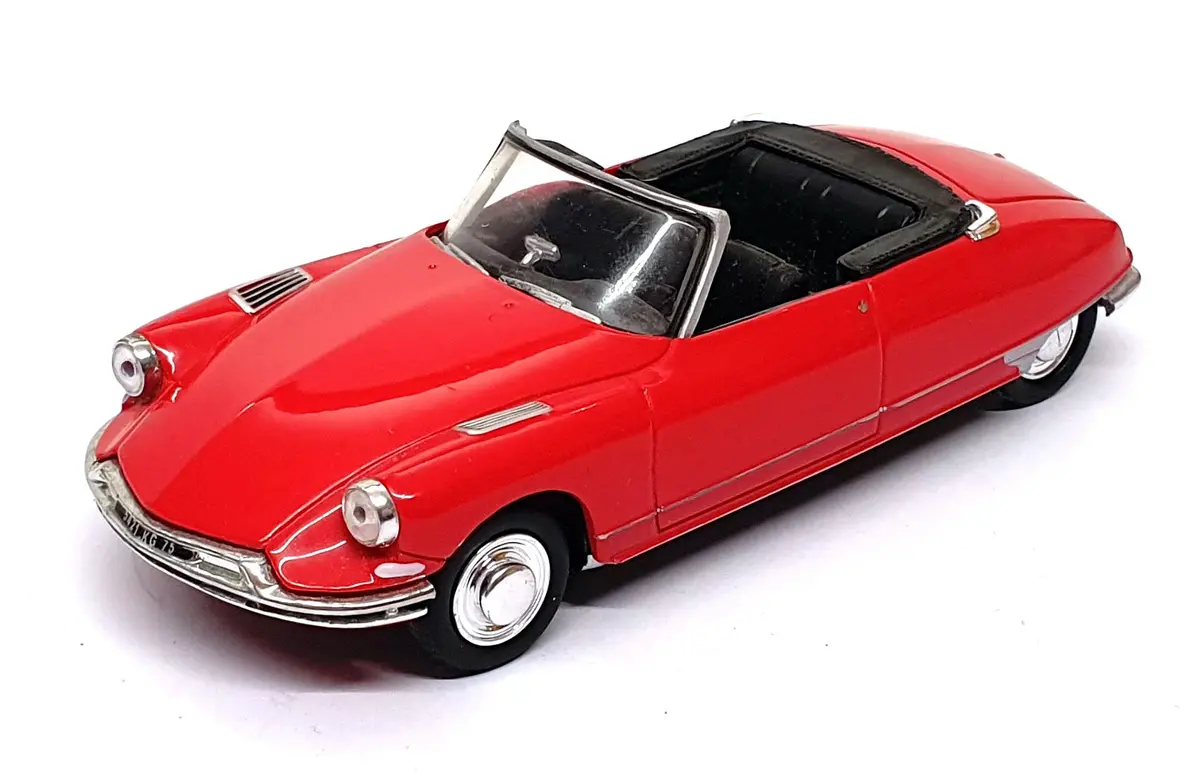 Universal Hobbies 1/43 Scale 310326E - 1961 Citroen Ds 19 Cabriolet - Red 1
