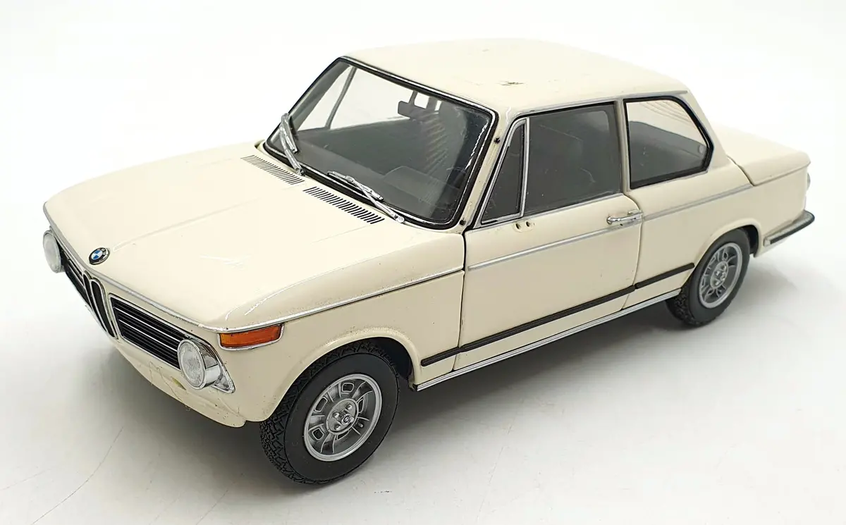 Kyosho 1/18 Scale Diecast 08541W - Bmw 2002 Tii - White 1