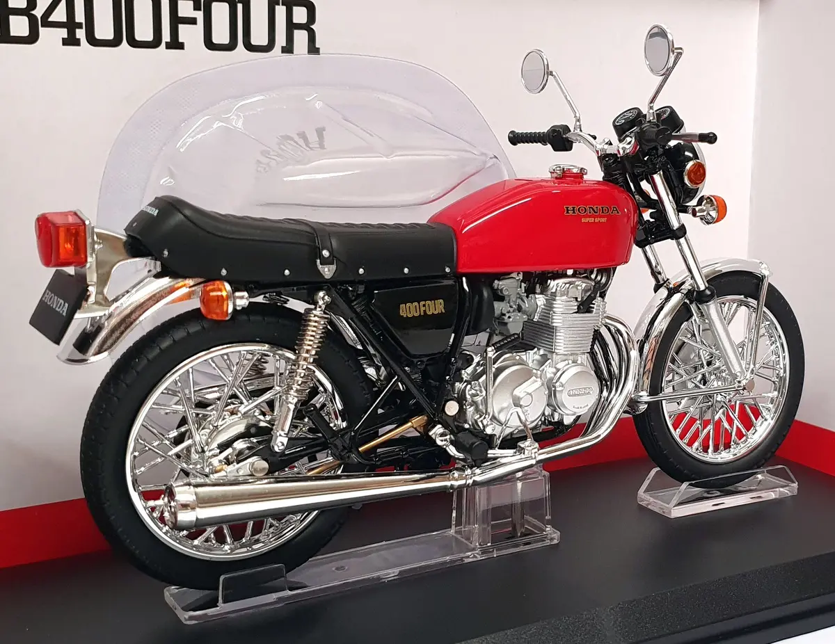 Aoshima 1/12 Scale 11173-4200 - Honda Cb400four Motorcycle - Red 1