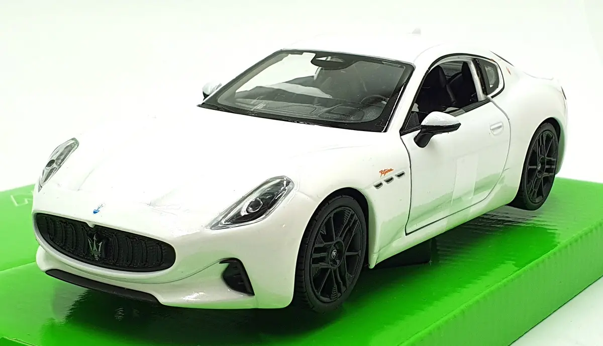 Welly Nex 1/24 Scale Diecast 24125W-Pl - Maserati Granturismo Flogore White 1