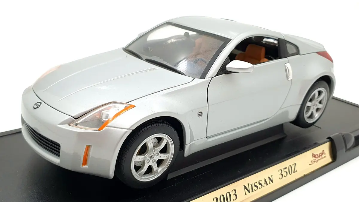 Road Signature 1/18 Scale Diecast 92538 - 2003 Nissan 350Z - Silver 1