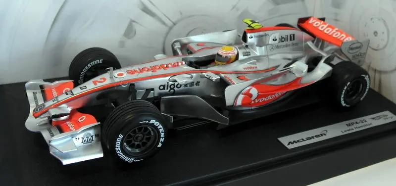 Hot Wheels 1/18 Scale Diecast - K6634 Mclaren Mp4-22 Lewis Hamilton F1 1