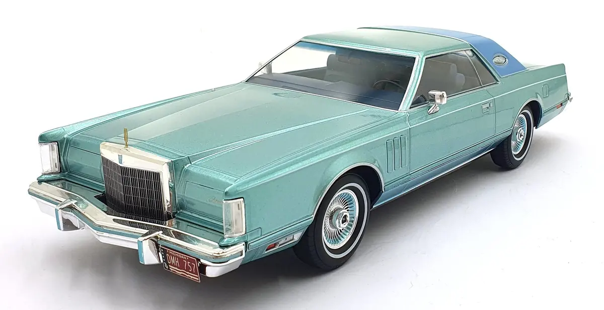 Mcg 1/18 Scale Diecast Mcg18369 - Lincoln Continental Mark V - Met. Blue 1