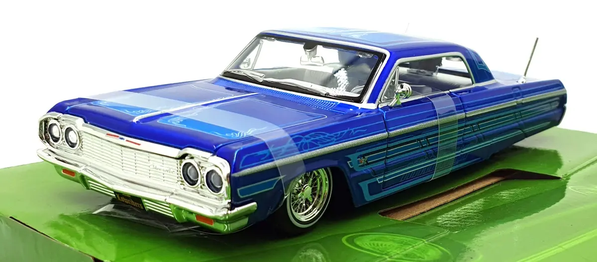 Maisto 1/26 Scale Diecast 32547 - 1964 Chevrolet Impala Ss - Met. Blue 1