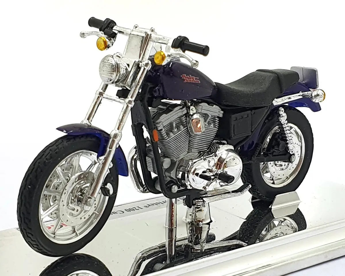 Maisto 1/18 Scale 39720 - Harley Davidson 2000 Sportster 1200 Custom 1