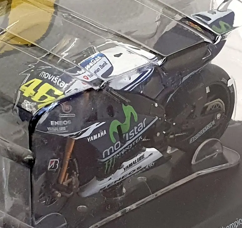 Altaya 1/18 Scale Ffr32 - Yamaha Yzr M1 #46 Valentino Rossi World Champion 2014 1