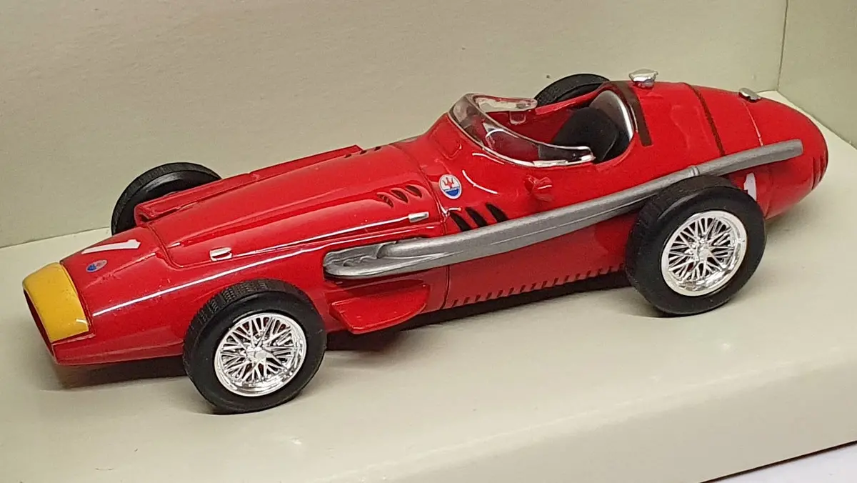 Schuco Junior Line 1/43 Scale 27229 - 1957 Maserati 250F Race Car #1 - Red 1