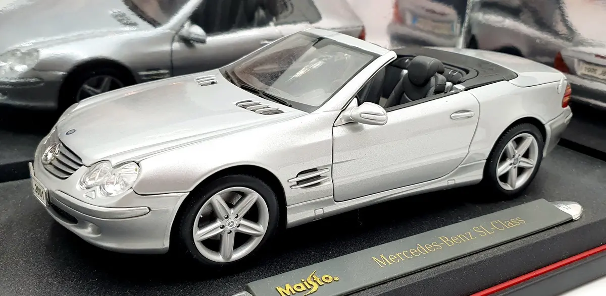Maisto 1/18 Scale Diecast 36624 - Mercedes-Benz Sl-Class Convertible - Silver 1
