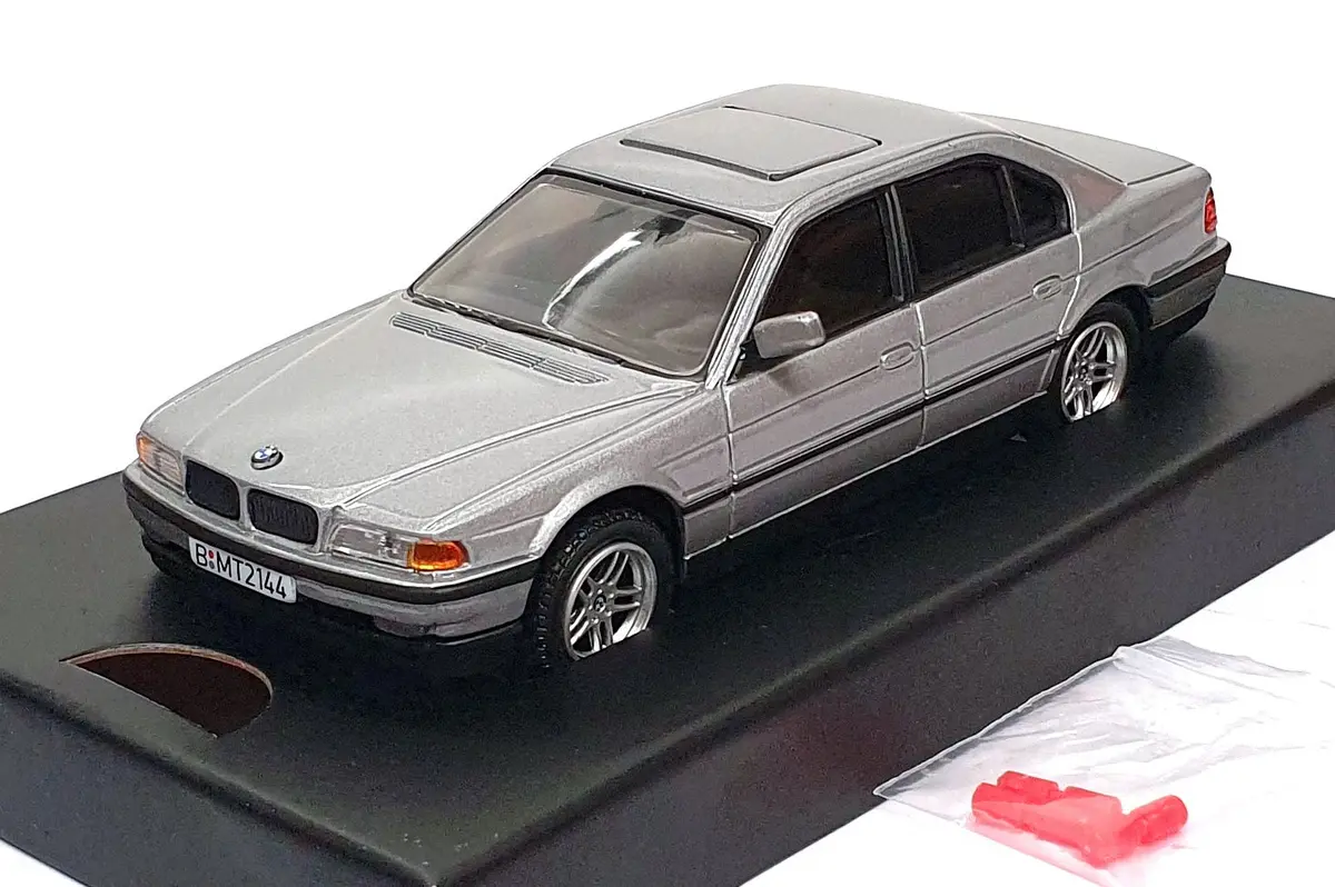 Corgi 1/36 Scale Cc05105 - Bmw 750Il Bond 007 Tomorrow Never Dies - Met. Grey 1