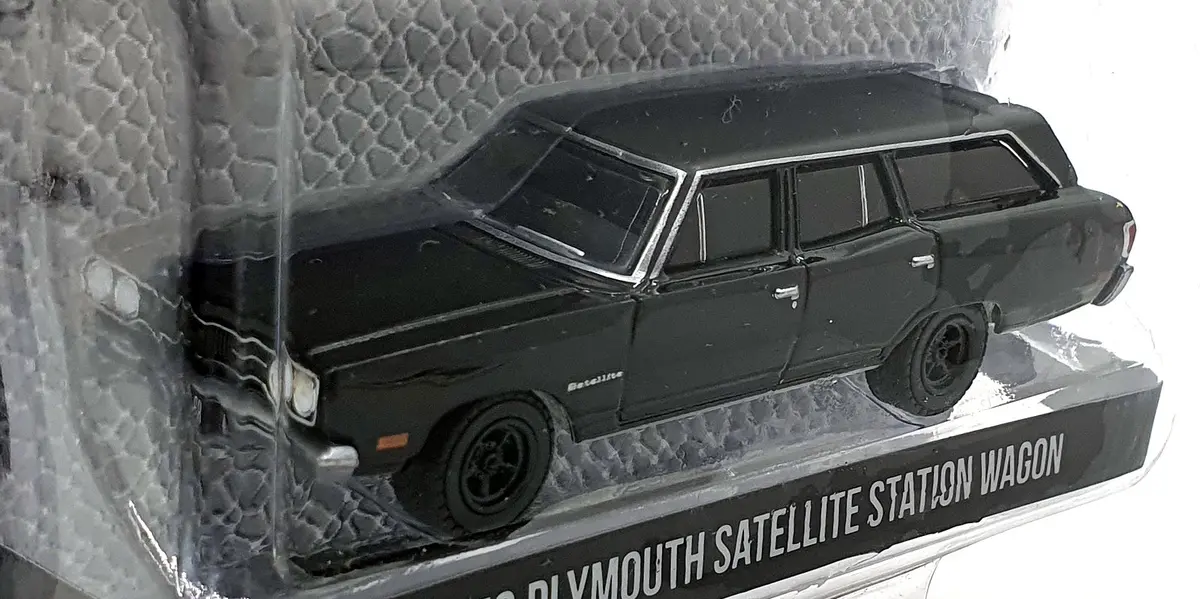 Greenlight 1/64 Scale 28050-A 1970 Plymouth Satellite Station Wagon Black Bandit 2